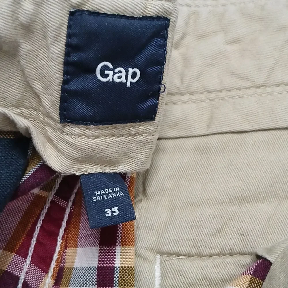 GAP Plaid  Flat Front Shorts navy blue red maroon white yellow Sz 35 EUC